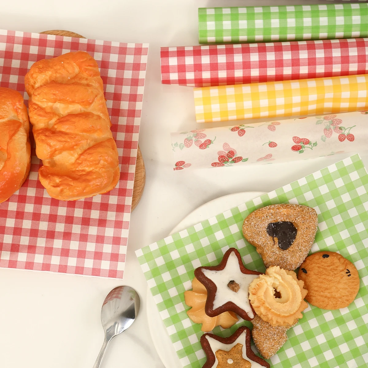 Kitchen Baking Gifts - 50 個の耐油包装紙パンサンドイッチバーガーフライ、食品グレードのワックスペーパーベーキングツールキッチンガジェットパーティーギフト用