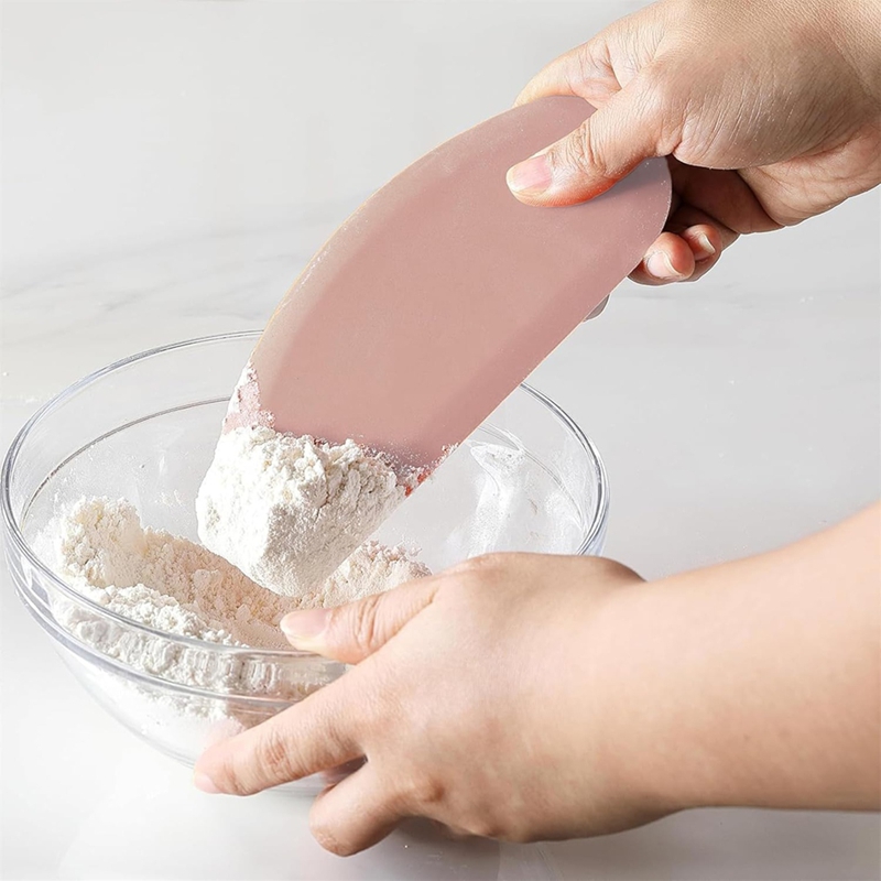 シリコンボウルスクレーパー 柔軟な曲線エッジ 食品グレード  - Dough Scraper Curved のレビューと価格