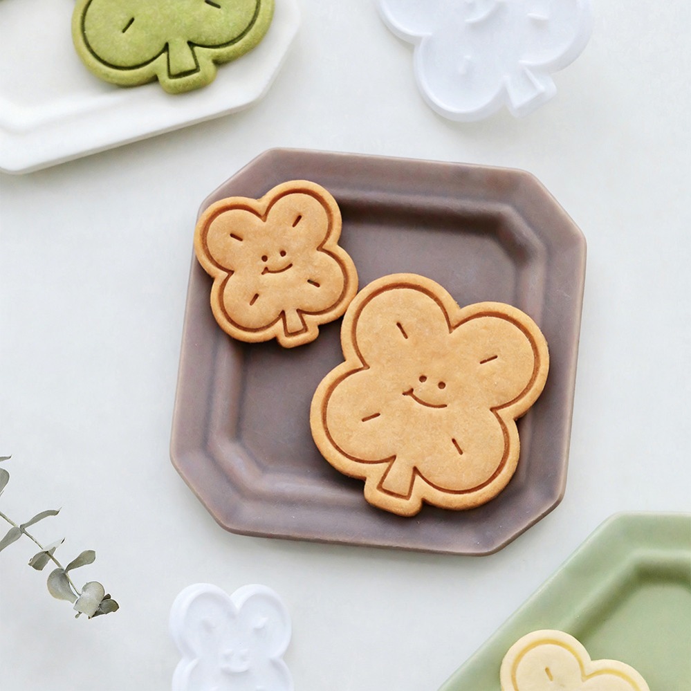 幸運の四つ葉のクローバー型クッキーカッター、ビスケット型、キ - Kitchen Baking Supplies のレビューと価格