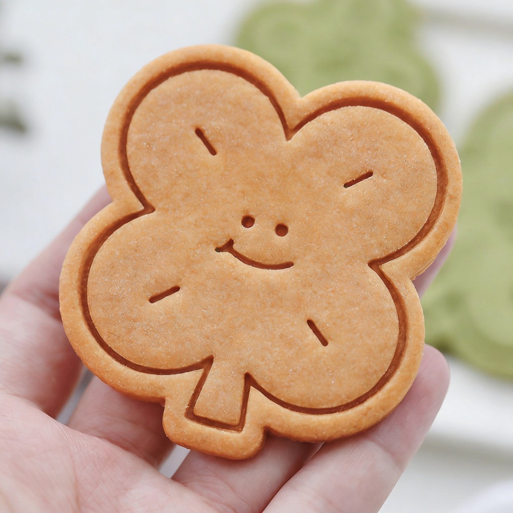 幸運の四つ葉のクローバー型クッキーカッター、ビスケット型、キ - Kitchen Baking Supplies のレビューと価格